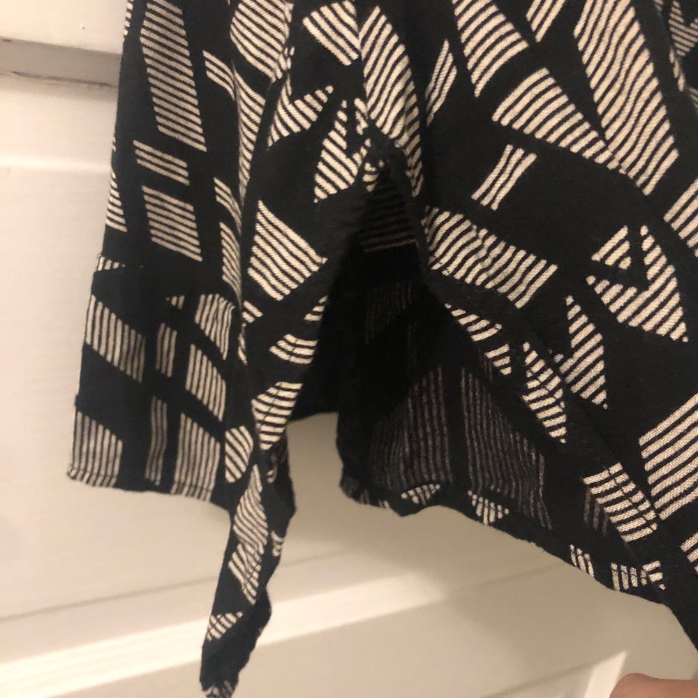 Patterned Crop Top - Picture 3 of 3